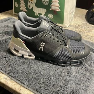 On cloud cloud flyer Men’s size 10